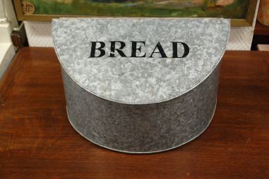 (n-6465) Metallist leivakast BREAD