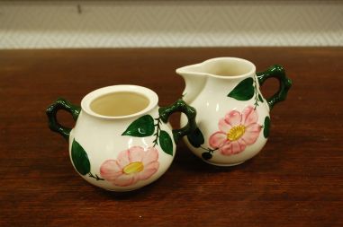 (n-6540/3) Villeroy & Boch Wild Rose, koorekann ja suhkrutoos